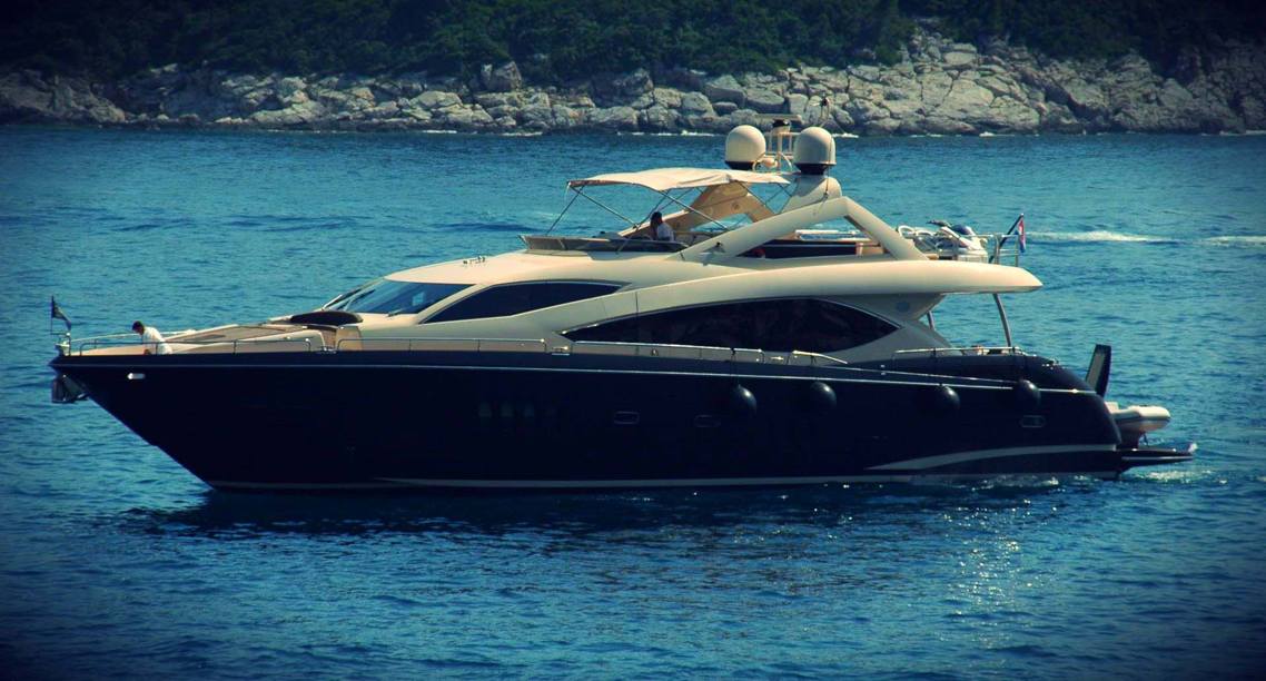 Sunseeker Yacht 86 charter