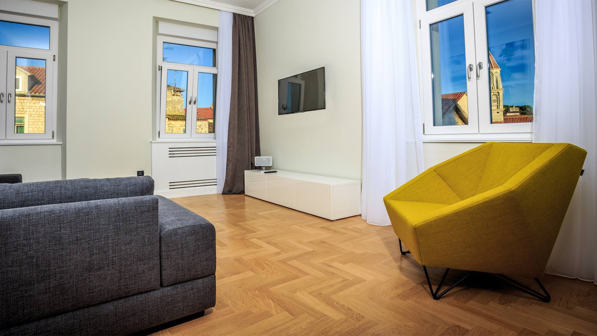 Luxury equiped with indoor and outdoor designer furniture